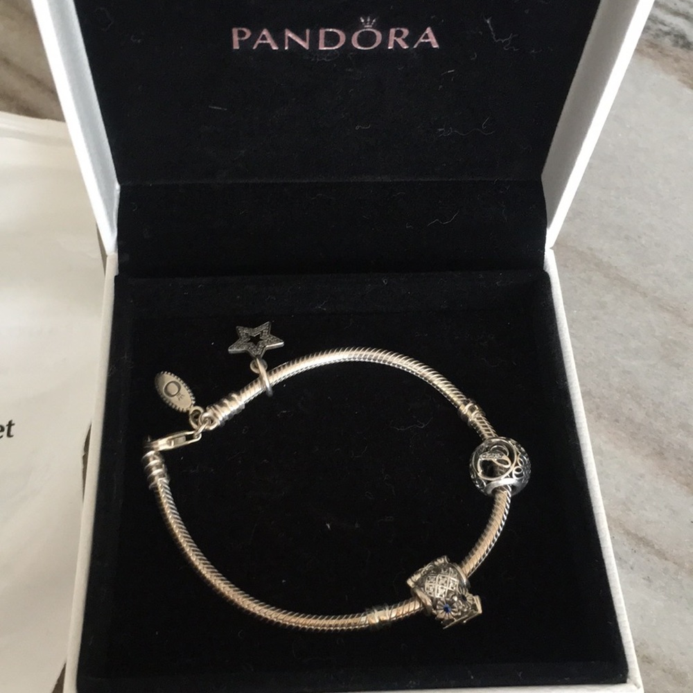 PANDORA charm bracelet with charms